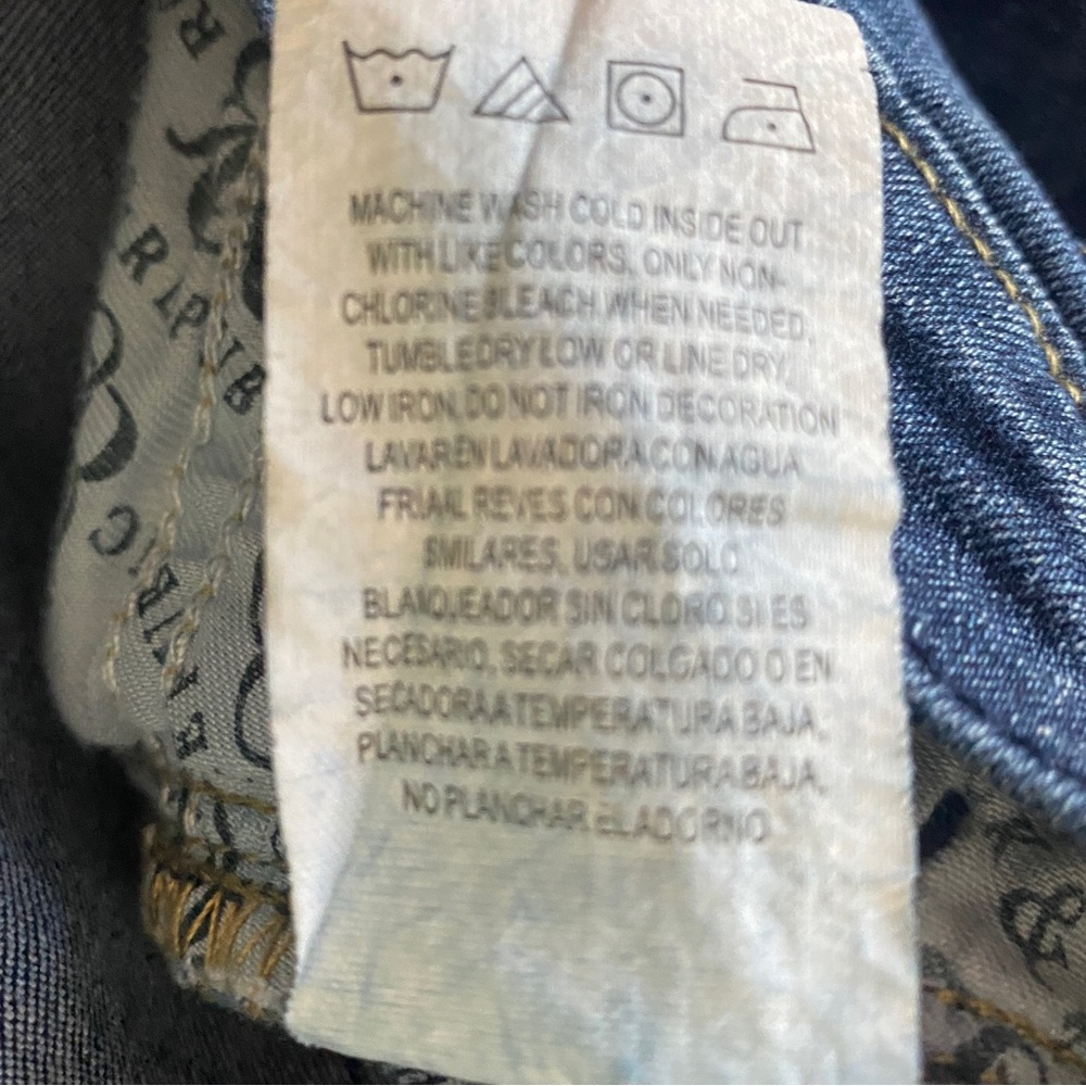 Rock & Republic Kendall Cropped Jeans - Picture 13 of 14
